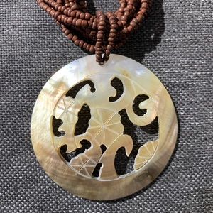 Shell pendant necklace